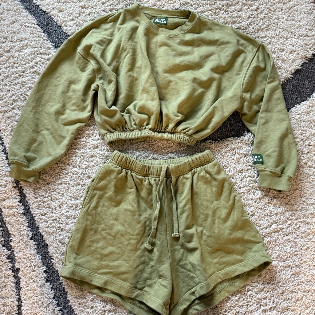 Daily Drills Green Sweat Set Bubble Sweatshirt & Shorts Size S/Xs